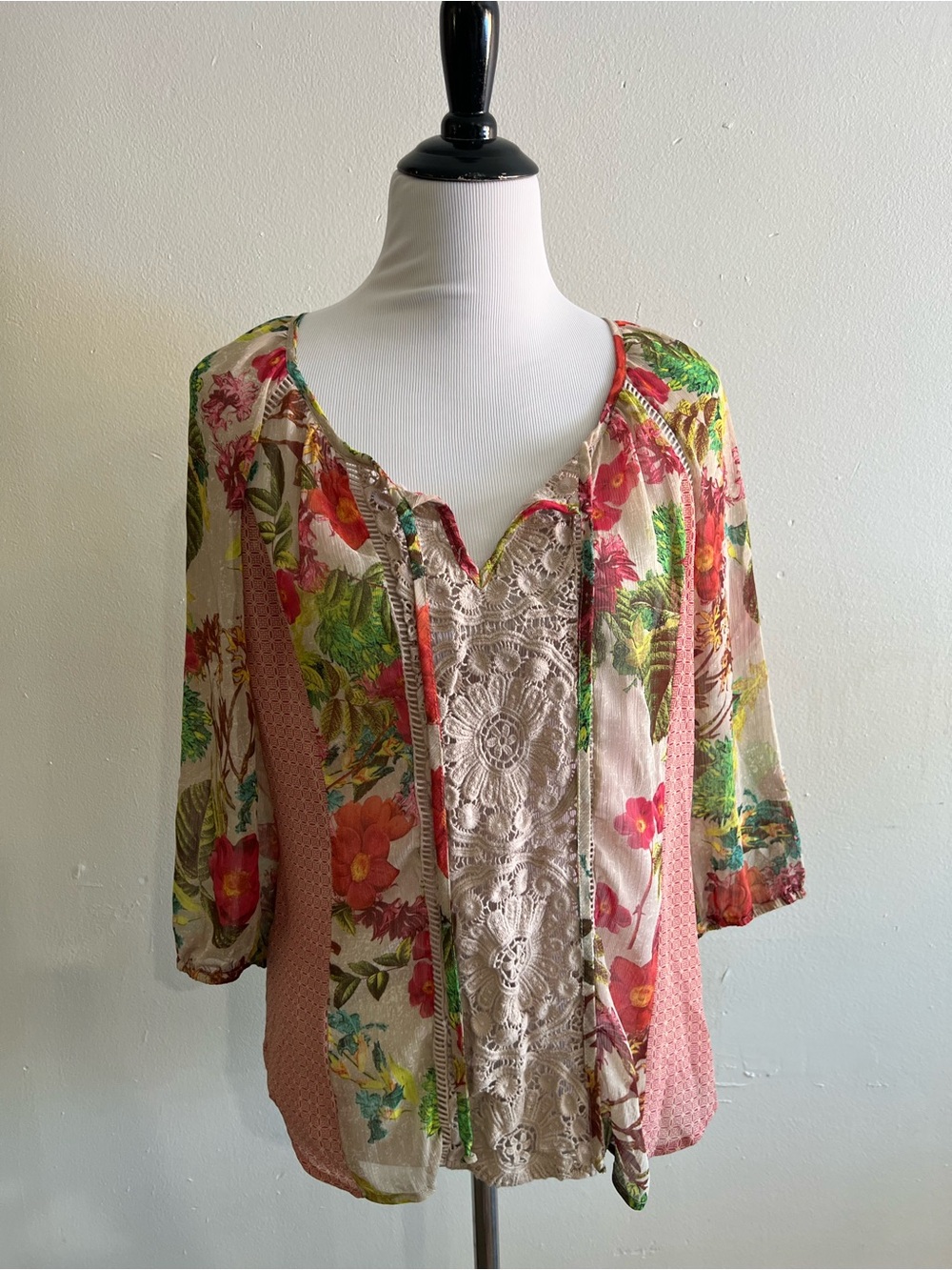 Meadow Rue Pink Floral sheer Crochet Lace Front Blouse Size Small